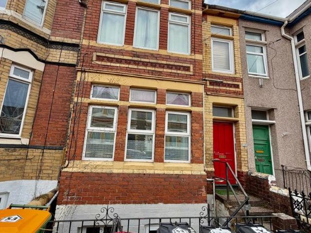 Flat for sale in Summerhill, Newport