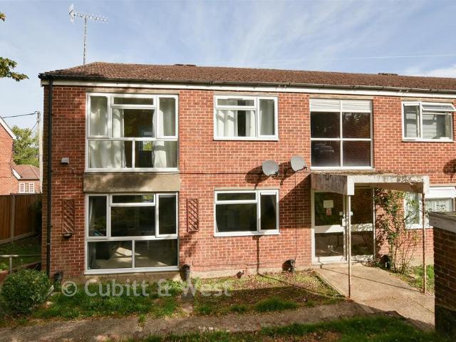 Flat for sale in Stonebridge, Pachesham Park
