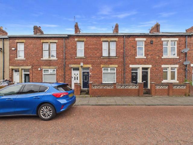 Flat for sale in Pelaw, Tyne And Wear