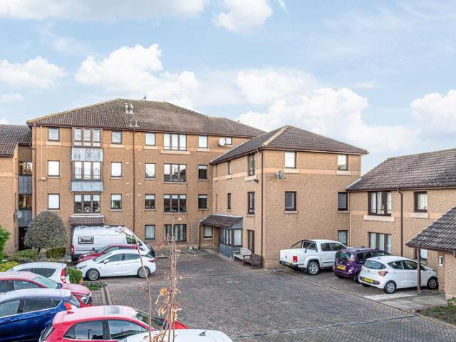 Flat for sale in Kirkcaldy, Scotland
