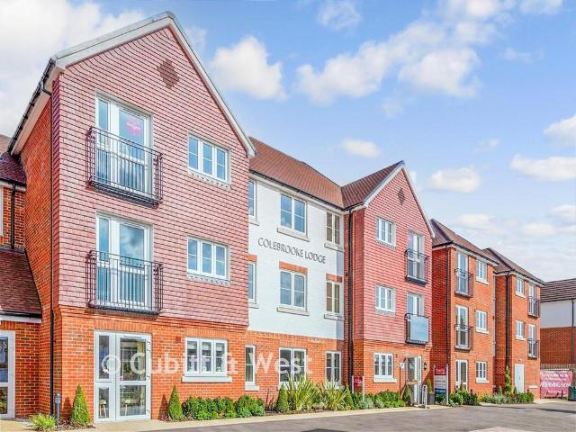 Flat for sale in Woodhatch, Red Hill