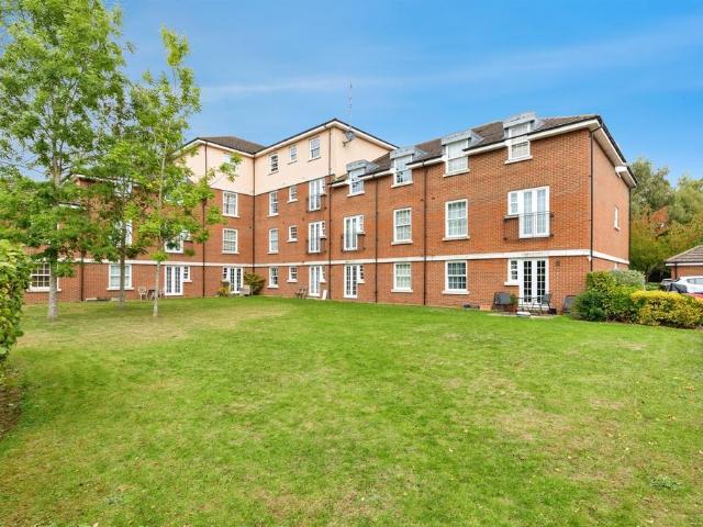 Flat for sale in Fretherne, Hertfordshire