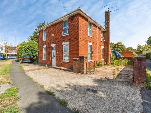 Flat for sale in Barton Stacey, Hampshire