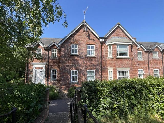 Flat for sale in Salisbury, Wiltshire