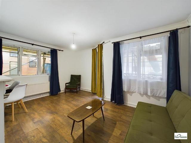 Flat for sale in South Woodford, Greater London