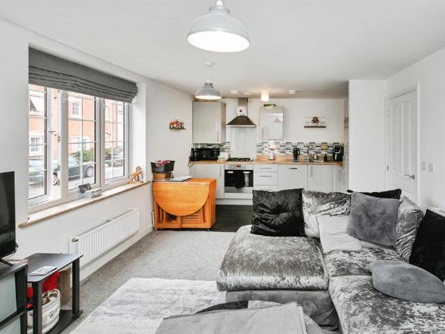 Flat for sale in Buckingham, Buckinghamshire