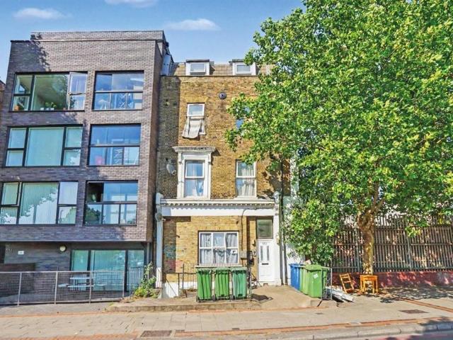 Flat for sale in Old Kent Road, Greater London