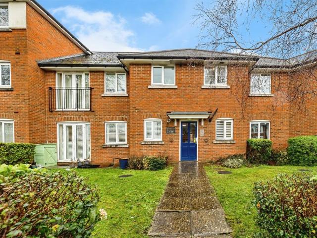 Flat for sale in Walton, Aylesbury