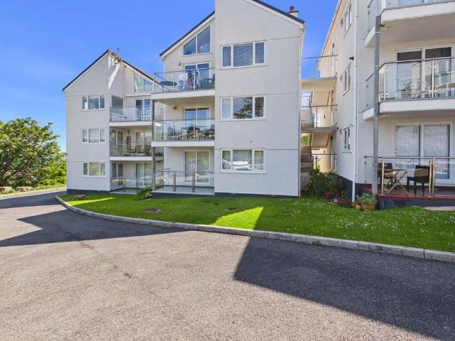 Flat for sale in Penbeagle, Cornwall