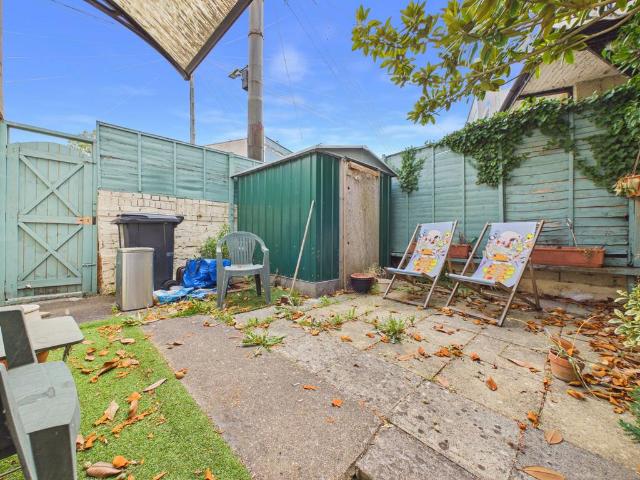 Flat for sale in Feckenham, City Of Bristol