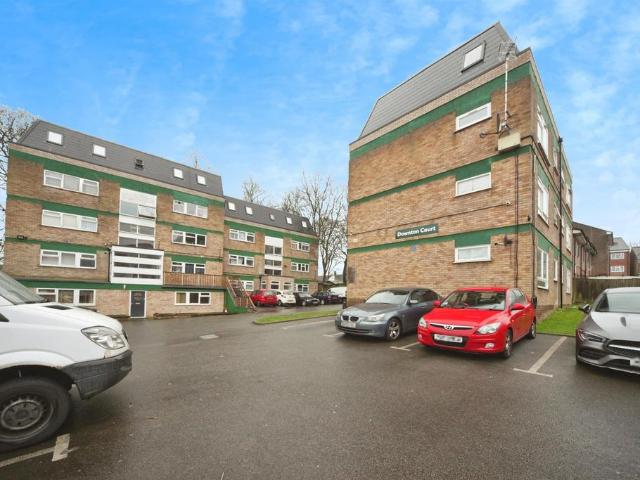 Flat for sale in Spring Park, Luton