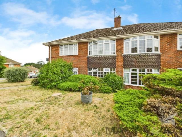Flat for sale in Lowford, Helford