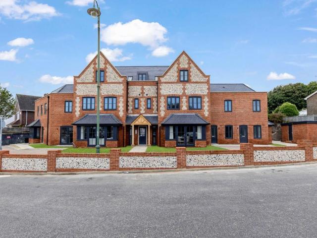 Flat for sale in Fishersgate, West Sussex