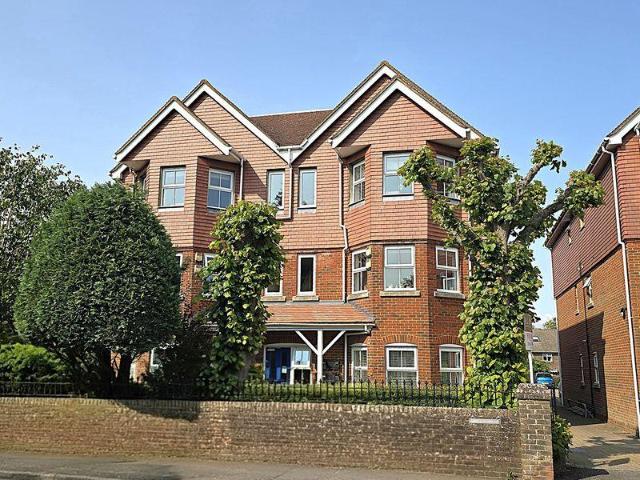 Flat for sale in Horsham, West Sussex