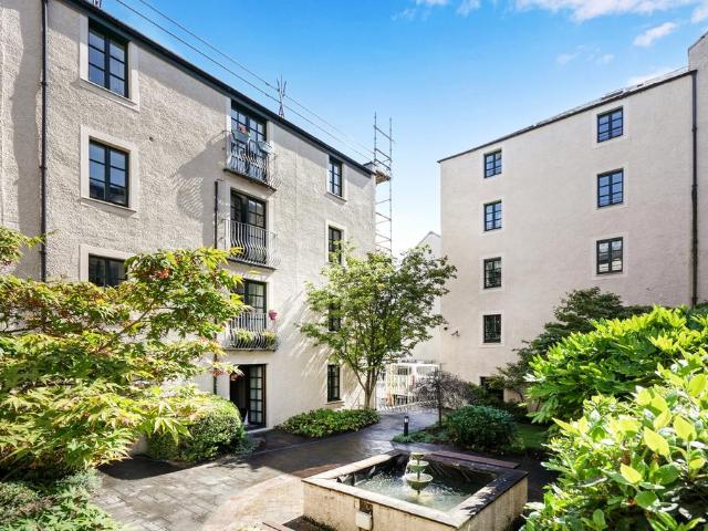 Flat for sale in North Leith, Scotland