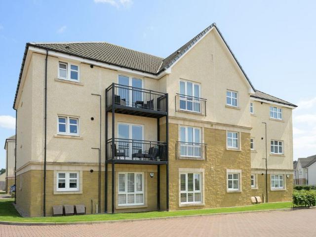 Flat for sale in Antonshill, Scotland