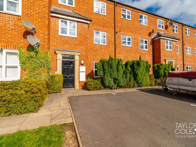 Flat for sale in Two Gates, Tamworth