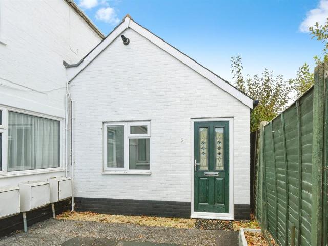 Flat for sale in St Margarets, Marlborough