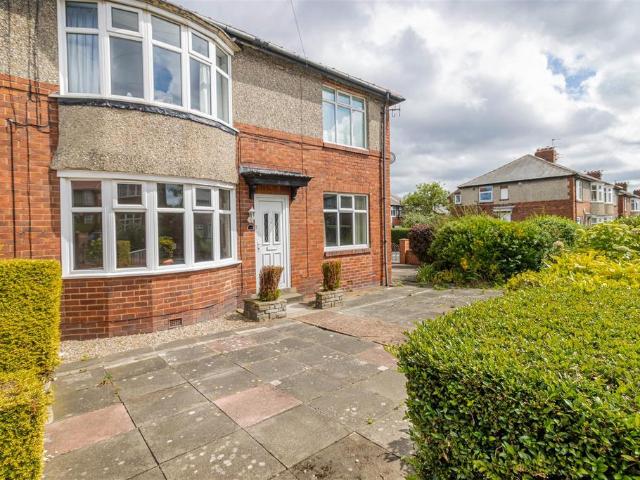Flat for rent in High Heaton, Tyne And Wear