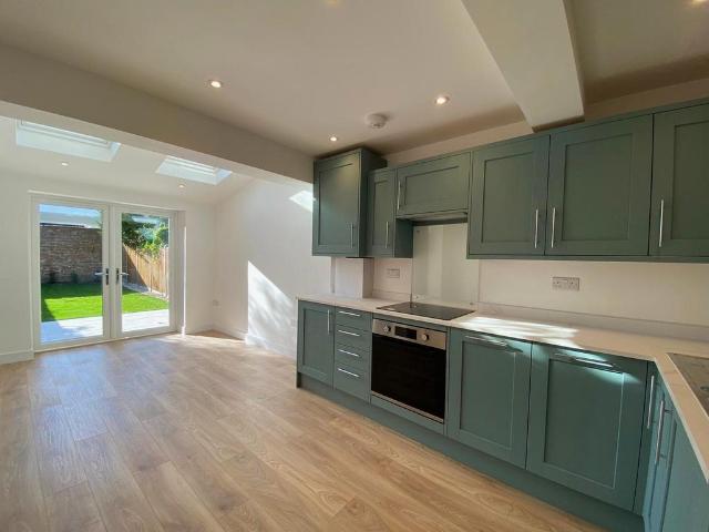 Flat for rent in London Borough of Merton, South Wimbledon