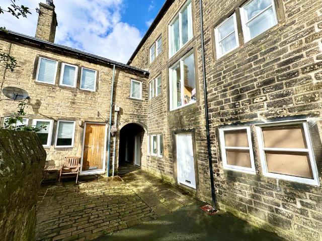 Flat for rent in Banksfield, Calderdale