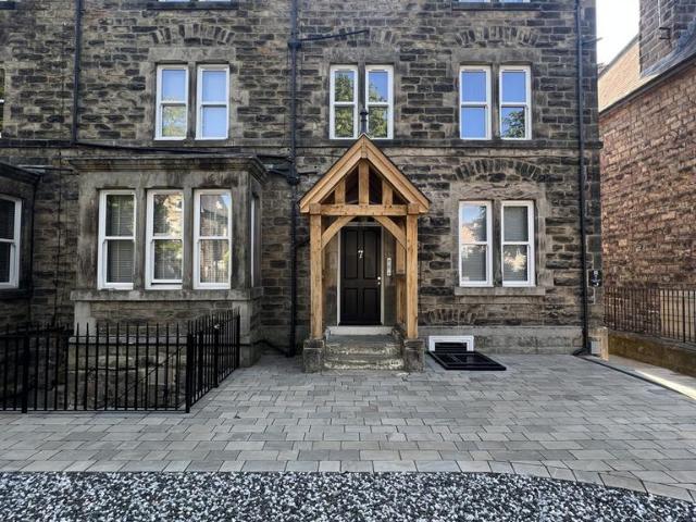 Flat for rent in Hookstone, Harrogate