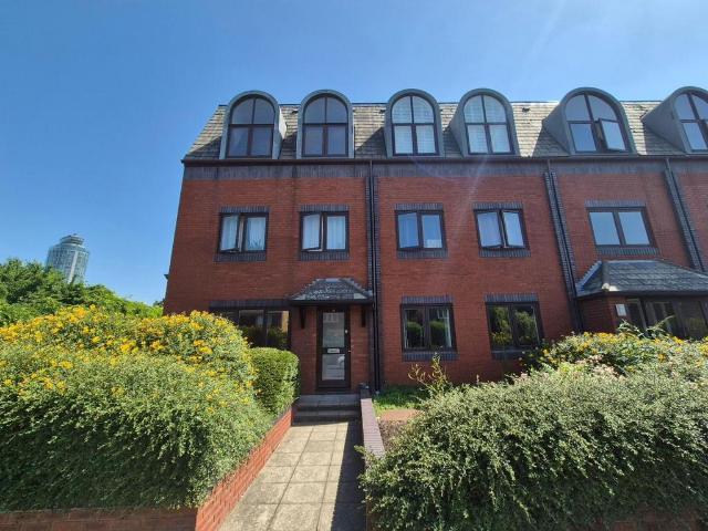 Flat for rent in London Borough of Hounslow, Greater London