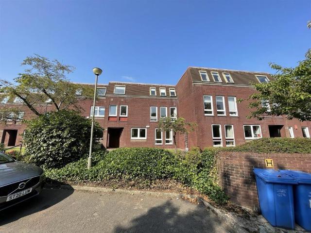 Flat for rent in Broomhill, Scotland