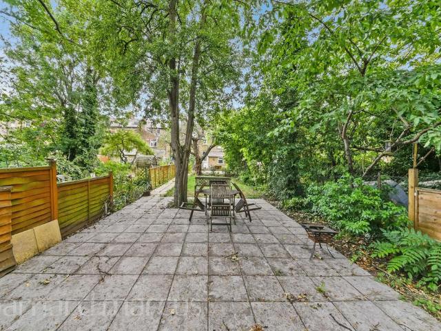 Flat for rent in Seven Sisters, Greater London
