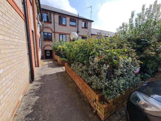 Flat for rent in Combs Ford, Bedingfield