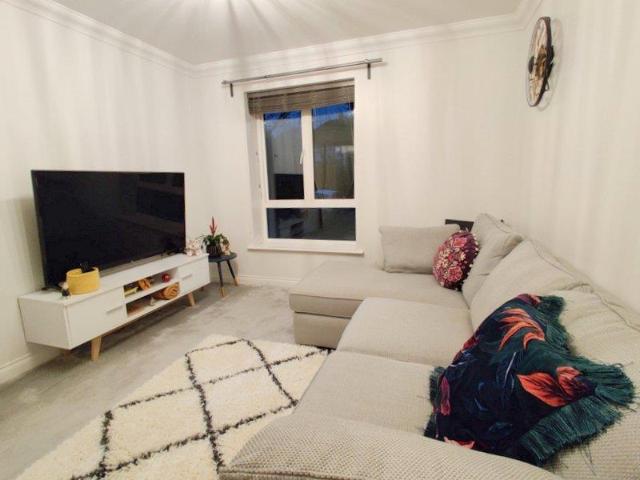 Flat for rent in Woodcote Green, Greater London