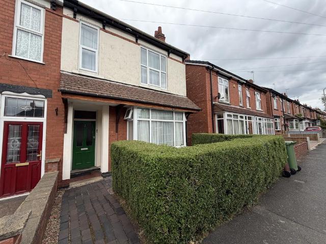 Flat for rent in Goldthorn Hill, Penn