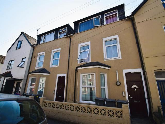 Flat for rent in Plasnewydd, Falcon Lodge