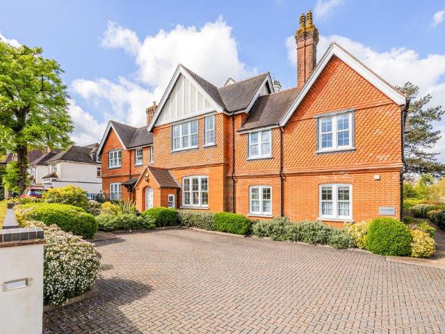 Flat for rent in Oxted, Hillview