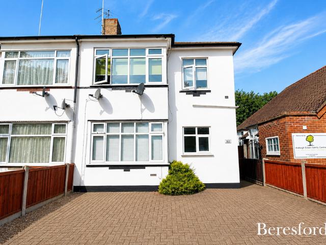 Flat for rent in Ardleigh Green, Greater London