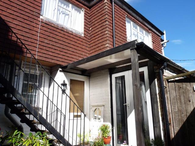 Flat for rent in The Butts, Kent