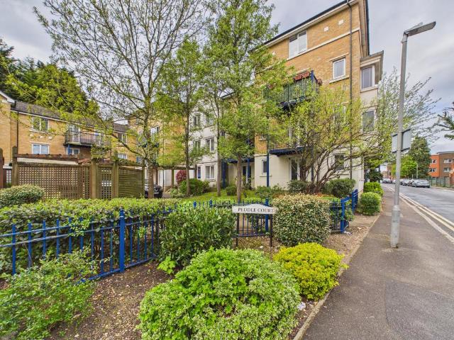 Flat for rent in Castlefield, Cressex