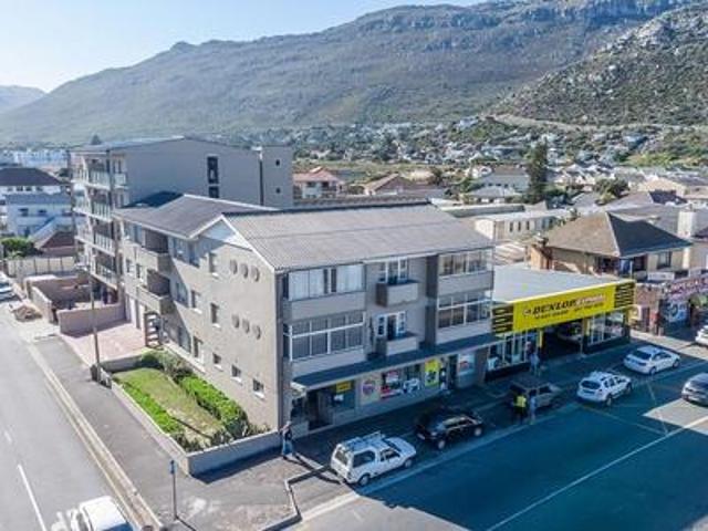 Apartment for rent in Cape Town Ward 64, Fish Hoek