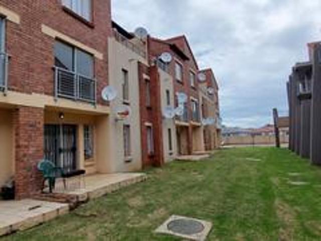 Apartment for sale in Akasia, Gauteng