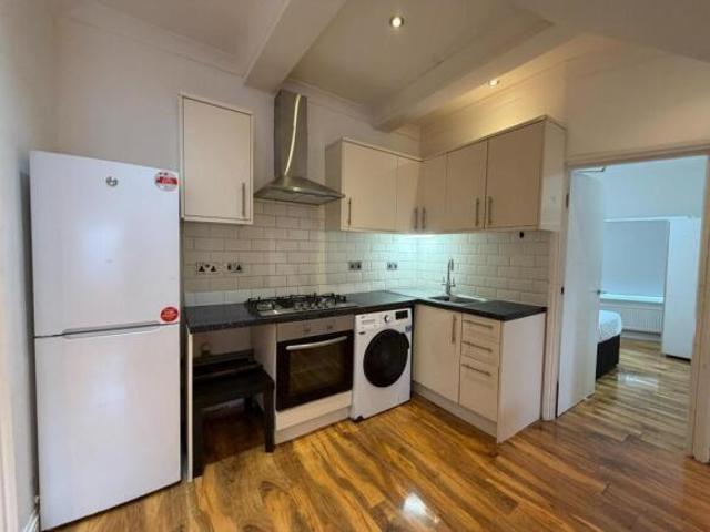 Flat for rent in Acton, Greater London