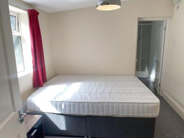 Flat for rent in Follaton, Strode