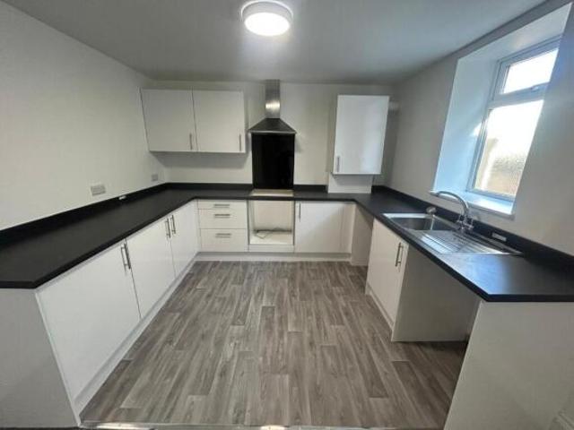 Flat for rent in Follaton, Strode