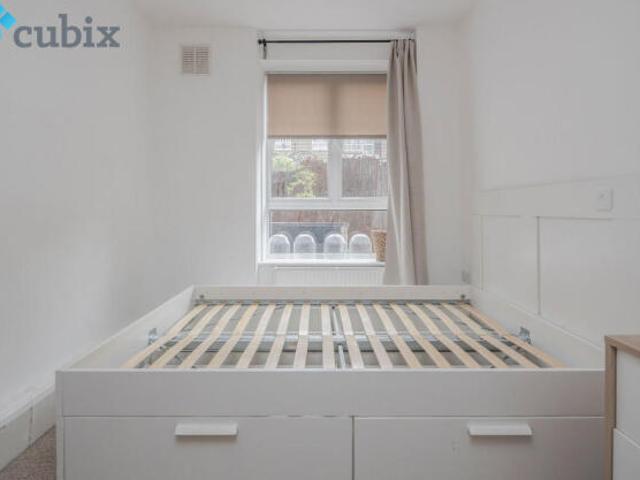 Flat for rent in Cat Hill, England
