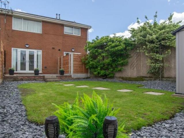 Flat for rent in Lee Bank, Greater Manchester