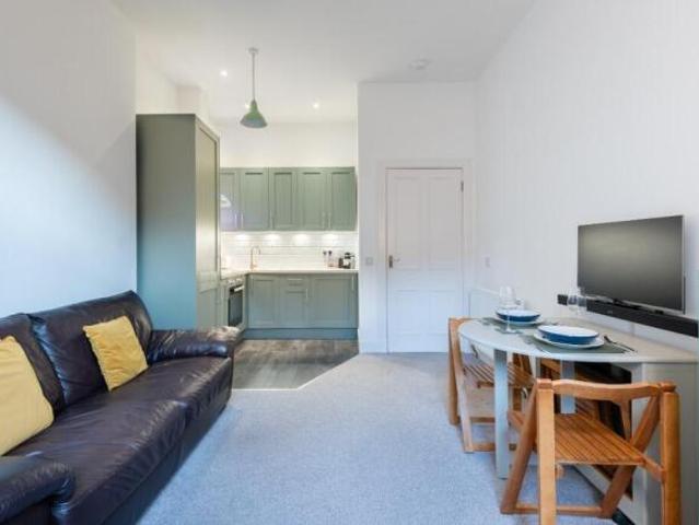 Flat for rent in Newington, Scotland