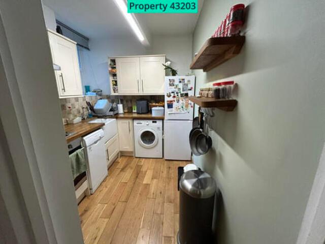 Flat for rent in Cat Hill, England