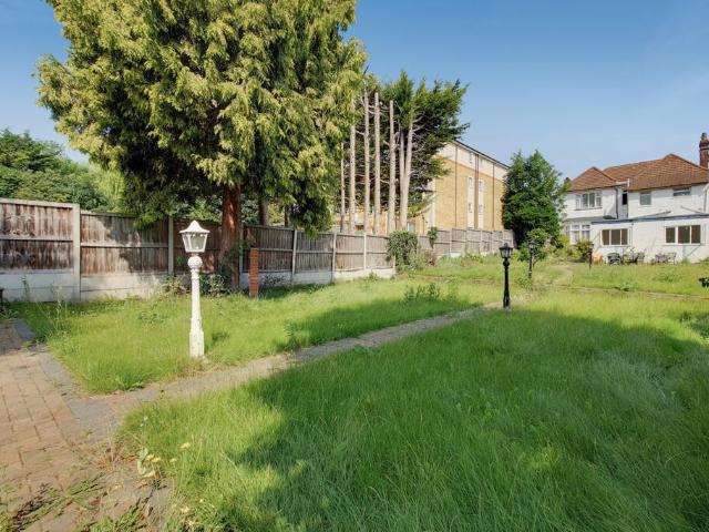 Flat for rent in South Croydon