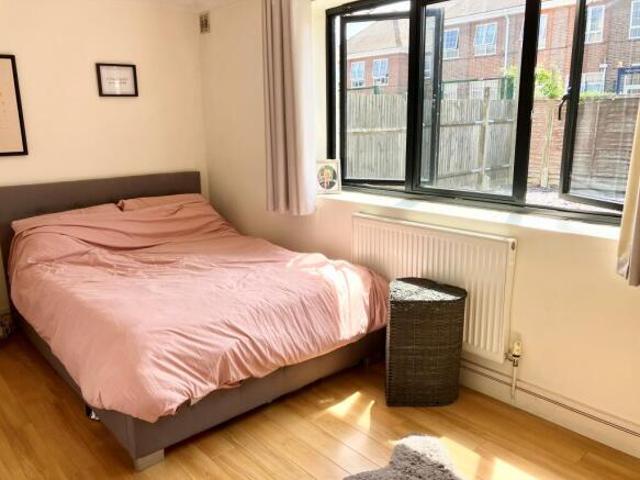 Flat for rent in St Albans, Five Acres