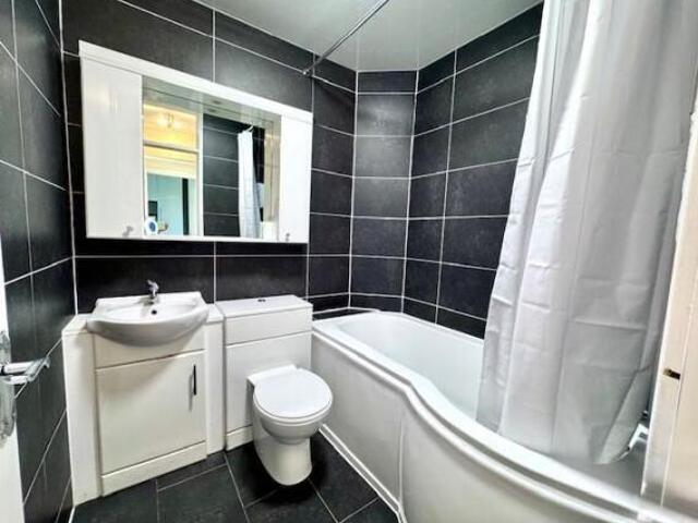 Flat for rent in Lee Bank, Greater Manchester