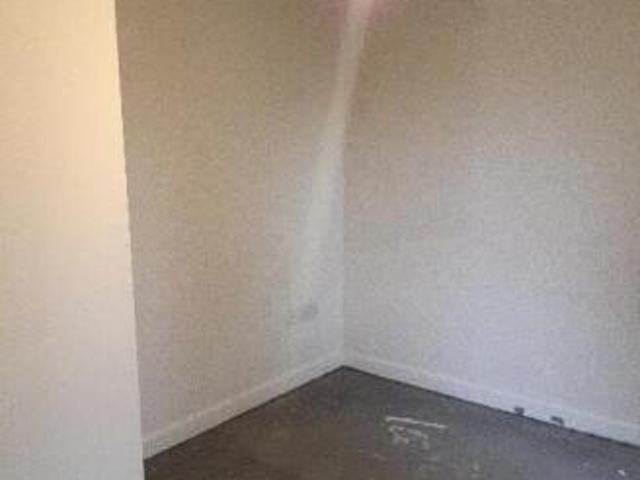 Flat for rent in Scholes, West Yorkshire